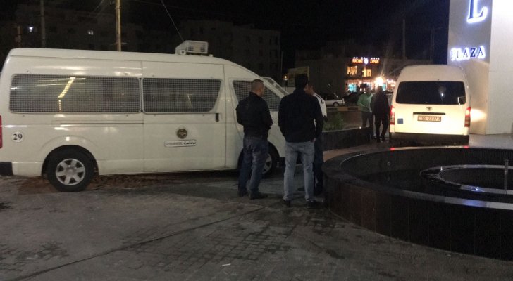 القبض على 3 أشخاص اعتدوا على مركز تجميل في إربد