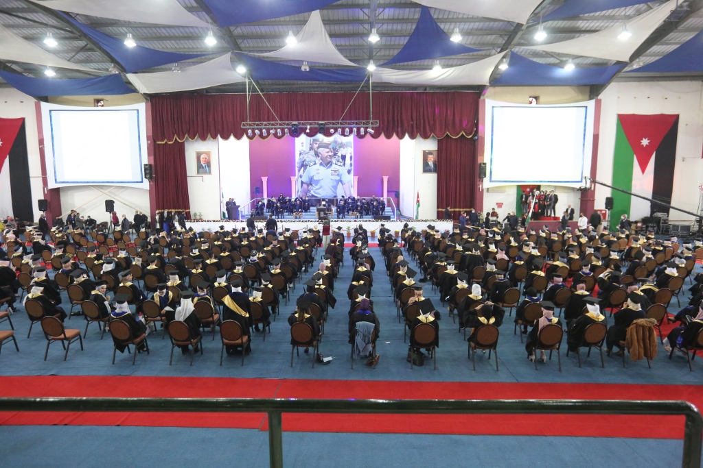 جامعة البترا تحتفل بتخريج فوجي مئوية الدولة الأردنية