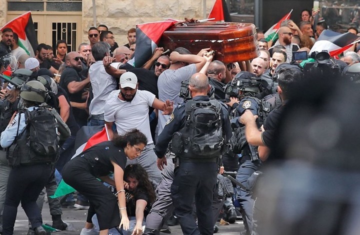 الإحتلال يعتقل “حامي تابوت” شيرين أبو عاقلة في القدس