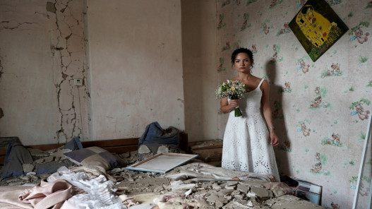 الأوكرانيون يُقبلون على الزواج بكثافة