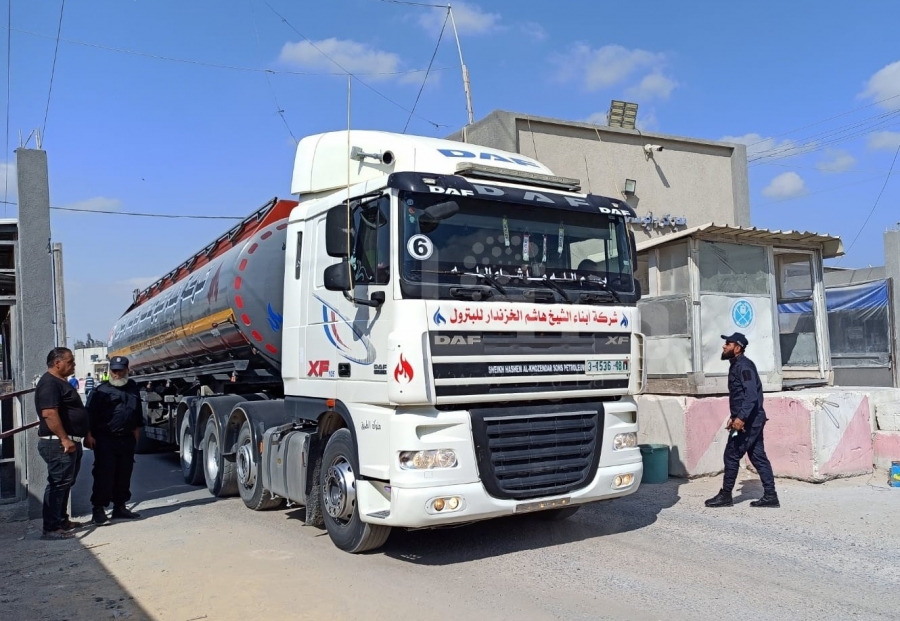 إدخال 4 شاحنات وقود لمحطة كهرباء غزة
