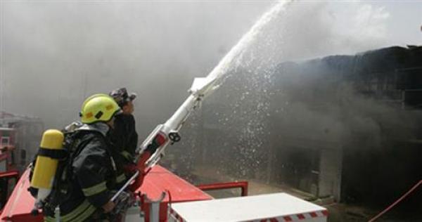 السيطرة على حريق اندلع في سوق البالة باربد .. ولا اصابات