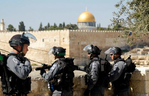 شرطة الاحتلال تدعو المستوطنين لحمل السلاح في القدس