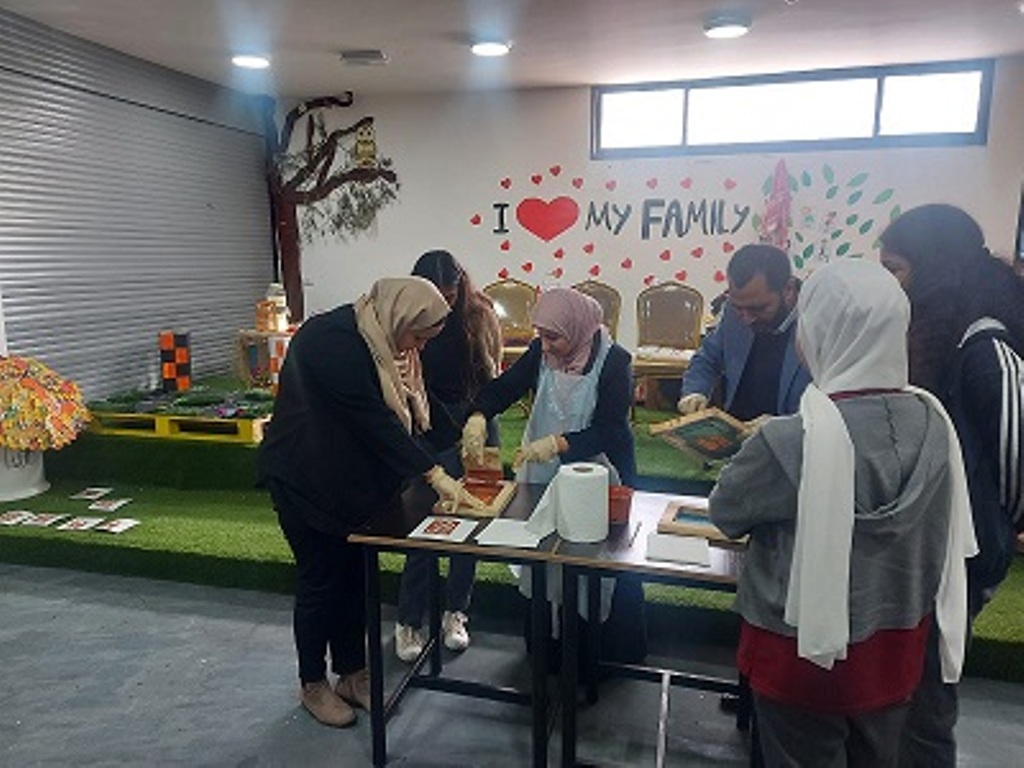 ورشة عمل لقسم الوسائط المتعددة  عمان الاهلية  حول تقنيات الطباعة لطلبة مدرسة المدينة الفاضلة