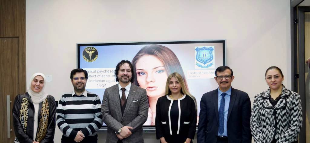 مناقشة مشروع التخرج لأول طالبة بكالوريوسعلم التجميل في عمان الأهلية