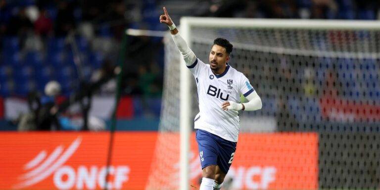 الوليد بن طلال يصرف مليون ريال لكل لاعب بالهلال السعودي بعد الفوز التاريخي